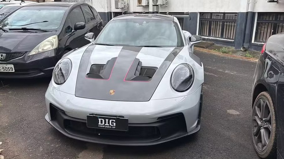 Porsche de R$ 2 milhões é apreendida em operação contra manobras a 200 km/h no interior de SP Porsche de R$ 2 milhões é apreendida em operação contra manobras a 200 km/h no interior de SP