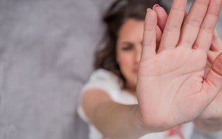 15% das brasileiras relatam ter sido vítimas de estupro