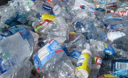 Pesquisa aponta praias brasileiras poluídas por microplásticos