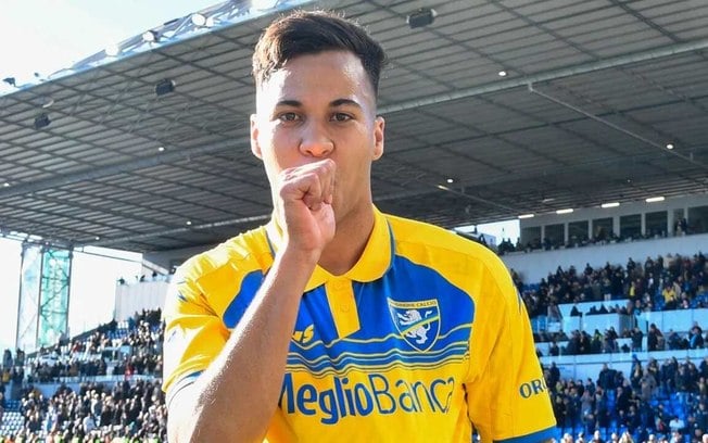 Kaio Jorge atuou na última temporada pelo Frosinone 