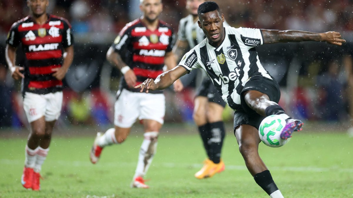 Botafogo e Flamengo voltam a se enfrentar na temporada Botafogo e Flamengo voltam a se enfrentar na temporada