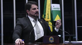  Eduardo Bolsonaro cobra mais engajamento de Nikolas