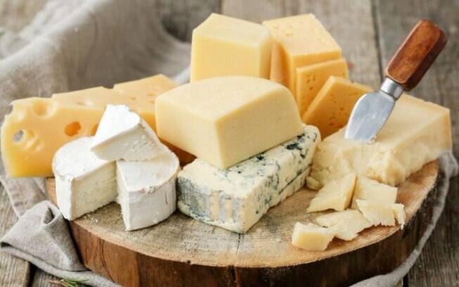 Conheça mais sobre três tipos de queijos e confira receitas