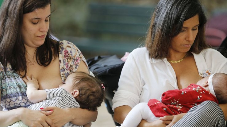 Amamentação pode reduzir risco de câncer de mama, indica estudo