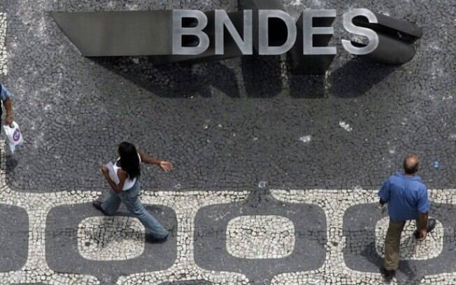 É hora de o BNDES emprestar, e não segurar dinheiro, opina jornalista Ricardo Galuppo