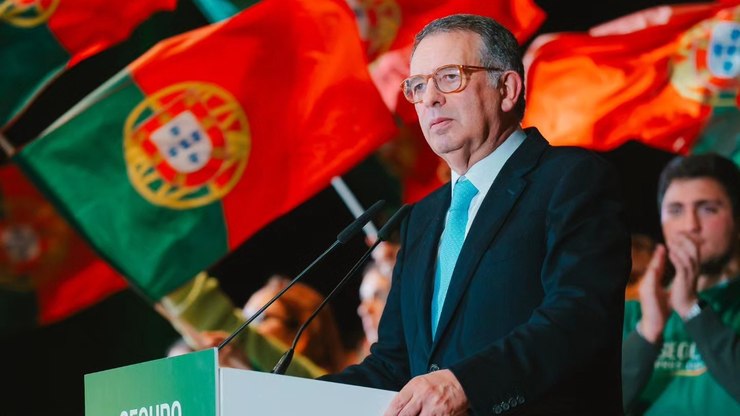 Seguro derrota extrema direita e é eleito presidente de Portugal