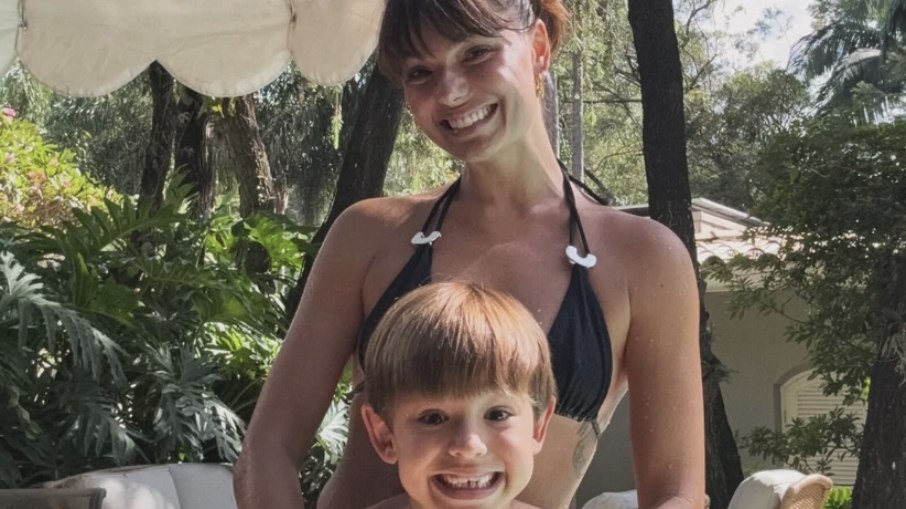 Isis Valverde e o filho 