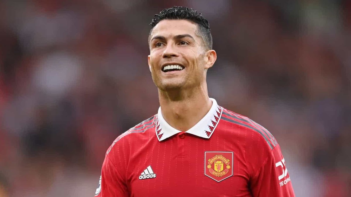 Cristiano Ronaldo é afastado pelo Manchester United por