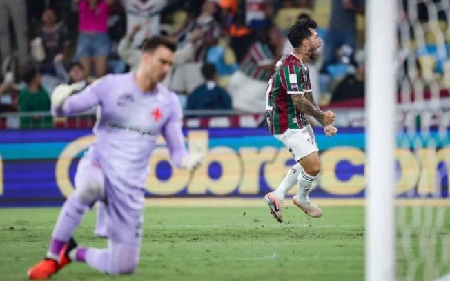 Lucho Acosta marcou o gol da vitória do Fluminense sobre o Vasco Lucho Acosta marcou o gol da vitória do Fluminense sobre o Vasco