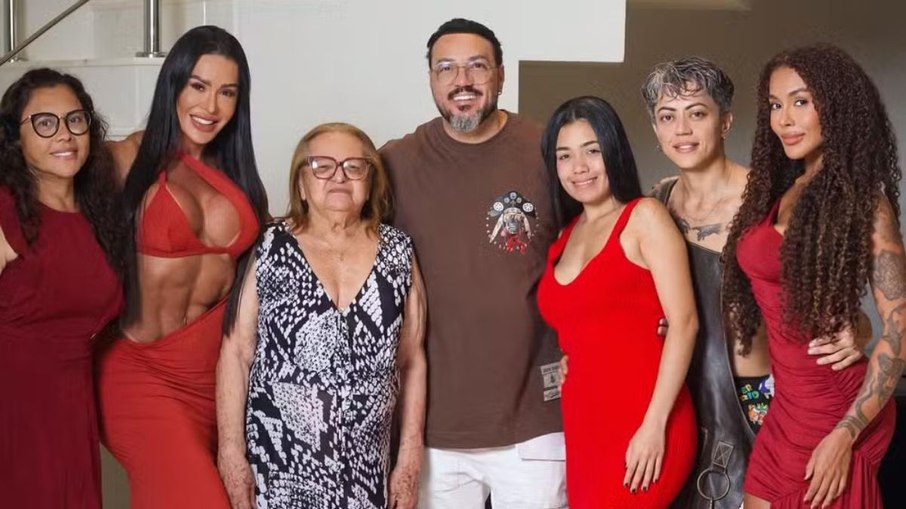 Gracyanne Barbosa e Belo celebram Natal juntos após divórcio oficializado