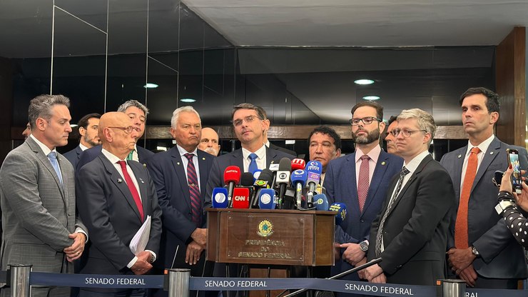 Oposição ataca Moraes e quer adiar julgamento de Bolsonaro no STF