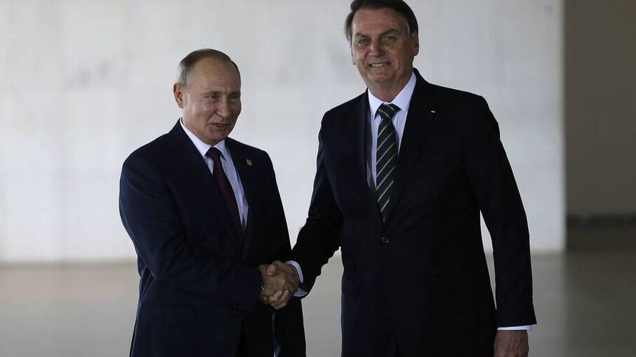 O presidente Jair Bolsonaro e o presidente da Rússia, Vladimir Putin, durante reunião do Brics em Brasília 