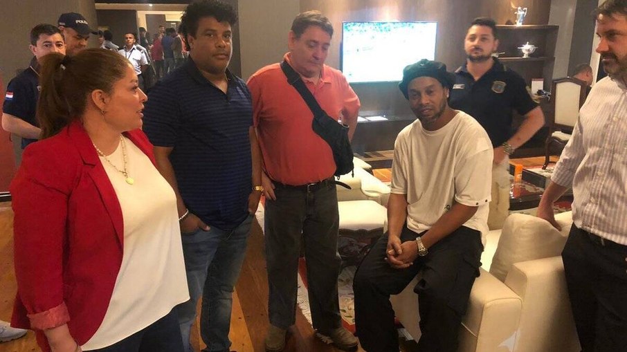 Ronaldinho Gaúcho foi preso com seu irmão Assis no Paraguai