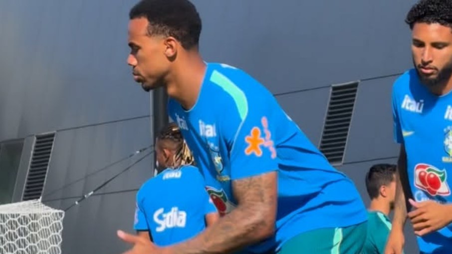 Já contando com a presença de Éderson, o Brasil treinou nesta segunda-feira (08)