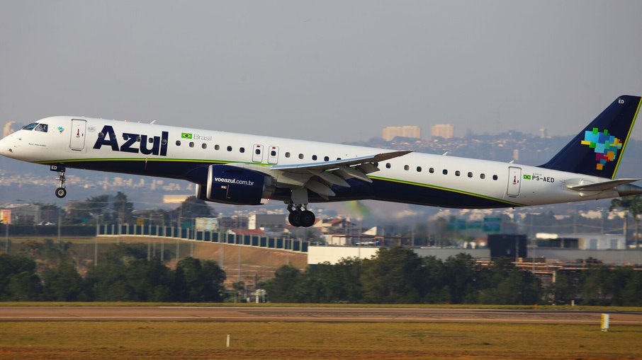 Azul anunciou mudanças em sua malha aérea que incluem a suspensão de operações em 12 cidades brasileiras a partir de 10 de março.