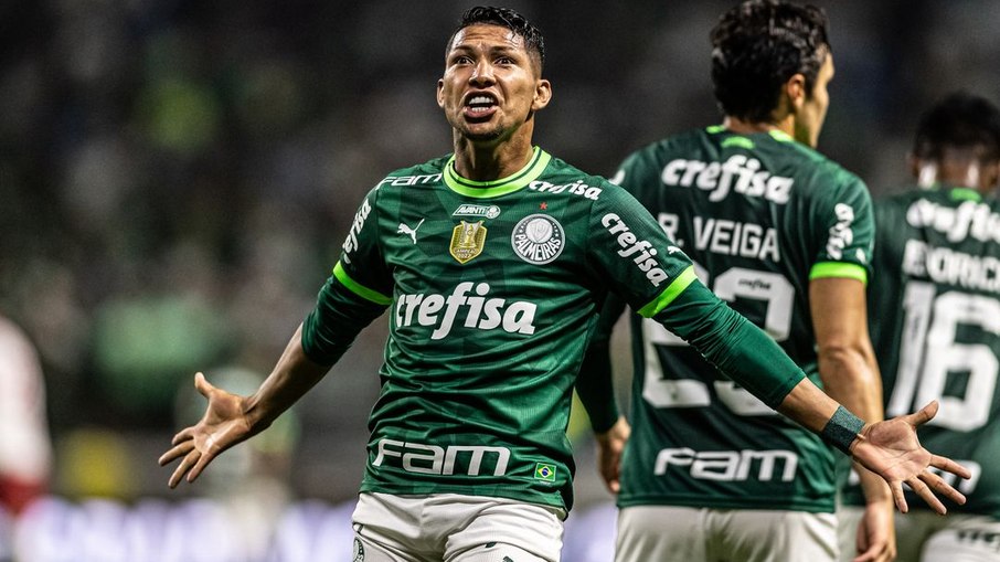 Com gol e assistência de Rony, Palmeiras bate Bragantino pelo Paulista