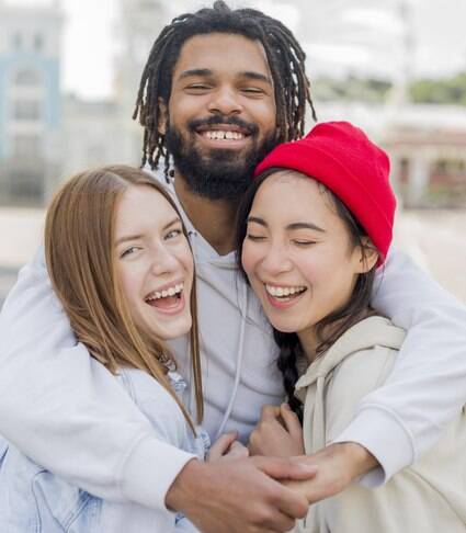 Cidade nos EUA regulariza relacionamentos poliamorosos