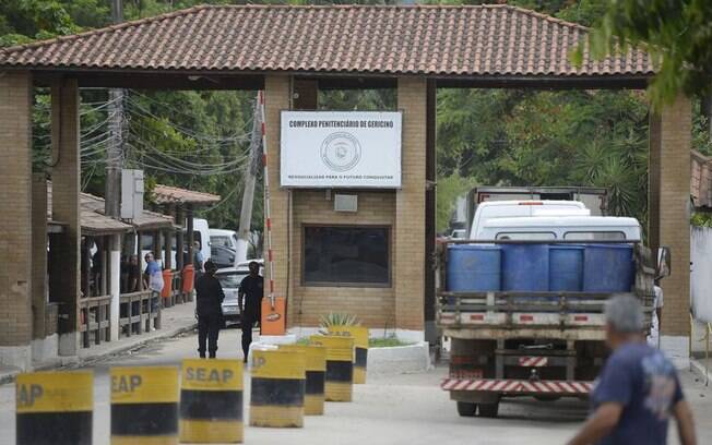 Caso ocorre no Complexo Penitenciário de Gericinó; rebelião em Bangu tem pelo menos três reféns, nesta sexta-feira