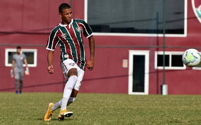 Jhonny projeta confronto do Fluminense na Copinha: 'Classificar para a terceira fase'