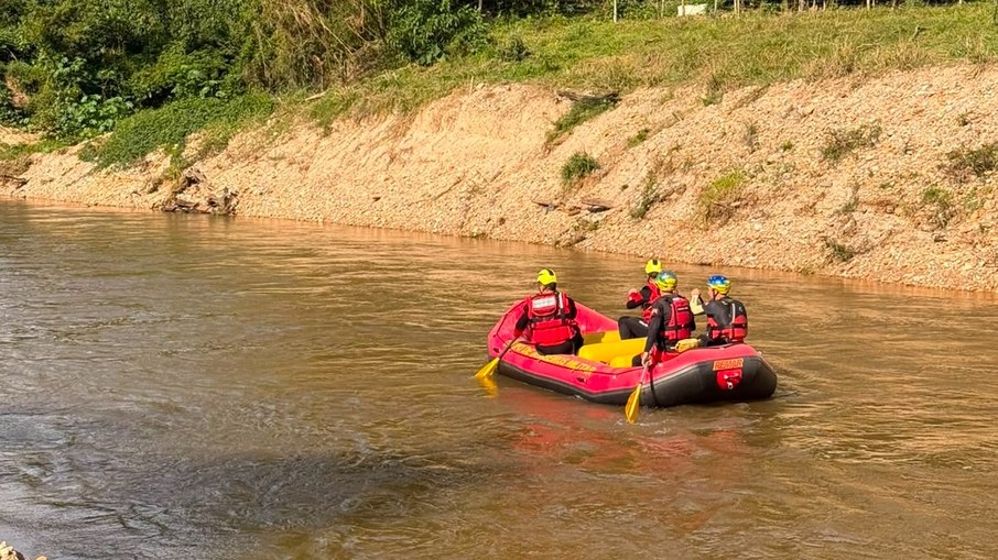 Condições climáticas favorecem visibilidade para o terceiro dia consecutivo de buscas no rio Cubatão Condições climáticas favorecem visibilidade para o terceiro dia consecutivo de buscas no rio Cubatão