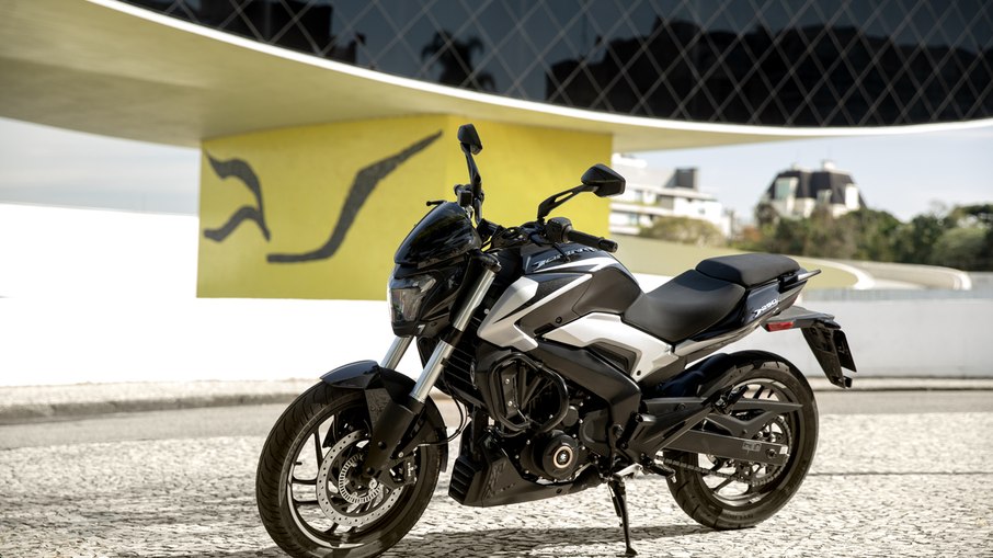 Bajaj Dominar 250 2026/2027 chega renovada por R$ 23.800 com novos recursos eletrônicos e conectividade. Bajaj Dominar 250 2026/2027 chega renovada por R$ 23.800 com novos recursos eletrônicos e conectividade.