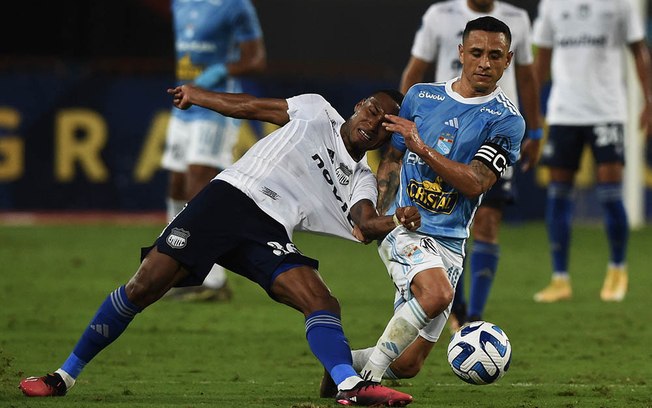 Emelec vence Sporting Cristal e abre vantagem na Sul-Americana