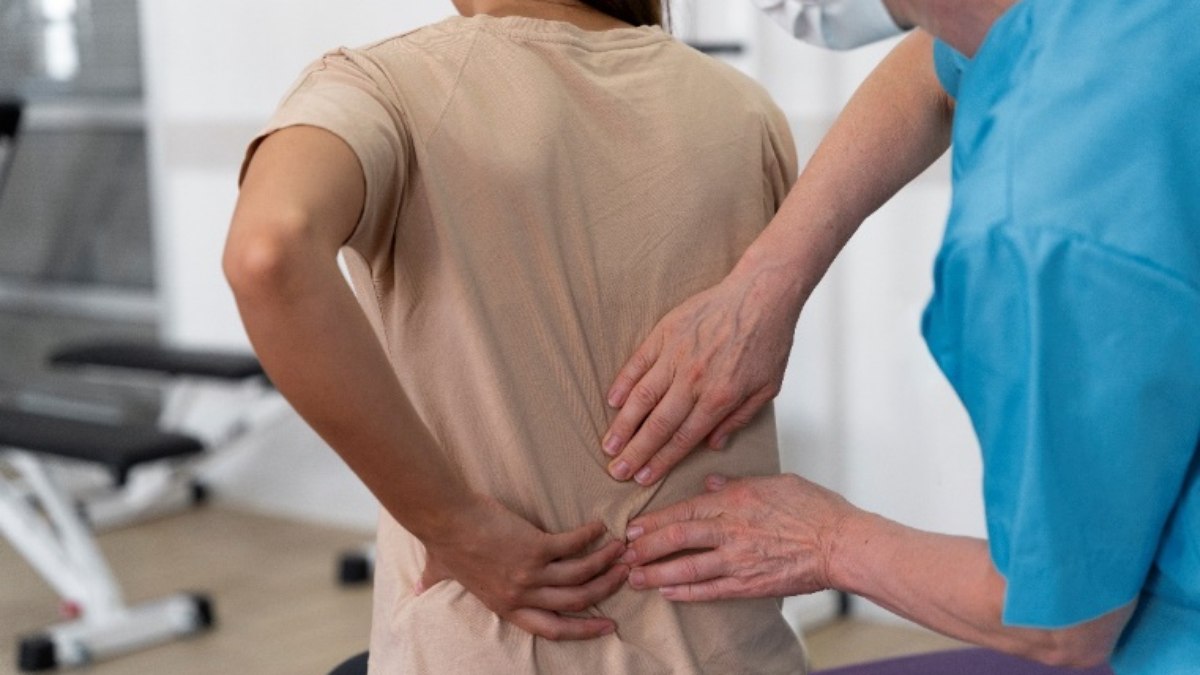 Segundo a Organização Mundial de Saúde (OMS) 6 milhões de brasileiros possuem curvatura acentuada na coluna vertebral. Detalhes em: www.institutorv.com.br.