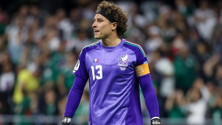 Ochoa durante México x Tchéquia na última quarta-feira (24) 