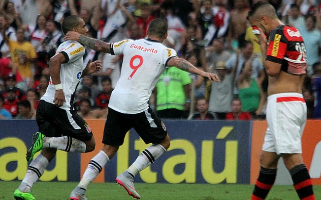 Jogadores cruz-maltinos desolados com mais uma derrota pro arquirrival Jogadores cruz-maltinos desolados com mais uma derrota pro arquirrival