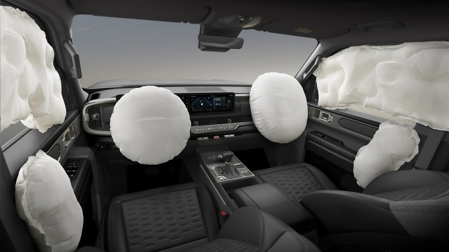 Kia Tasman GL chega ao Brasil com seis airbags, incluindo bolsas frontais, laterais e de cortina.