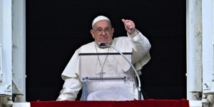 Papa diz que Igreja pode escolher uma data fixa para a Páscoa