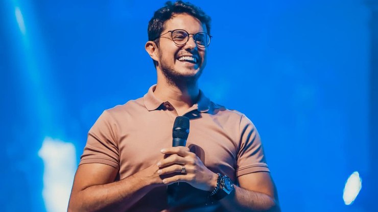 SBT estreia boletim diário com pastor Deive Leonardo