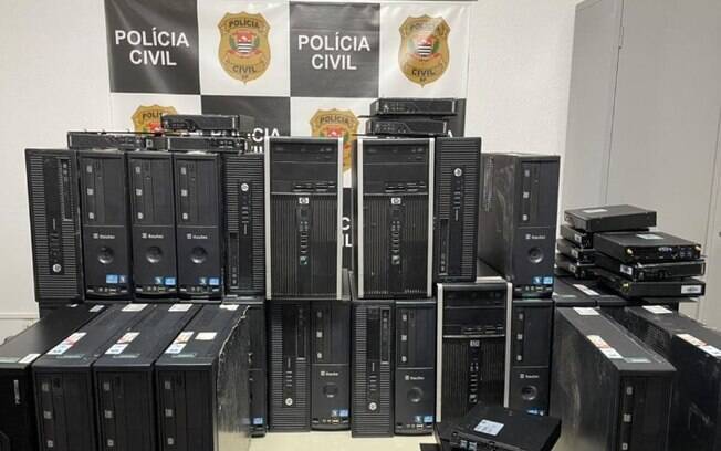 Polícia detém dois adolescentes por roubo de computador em CSs