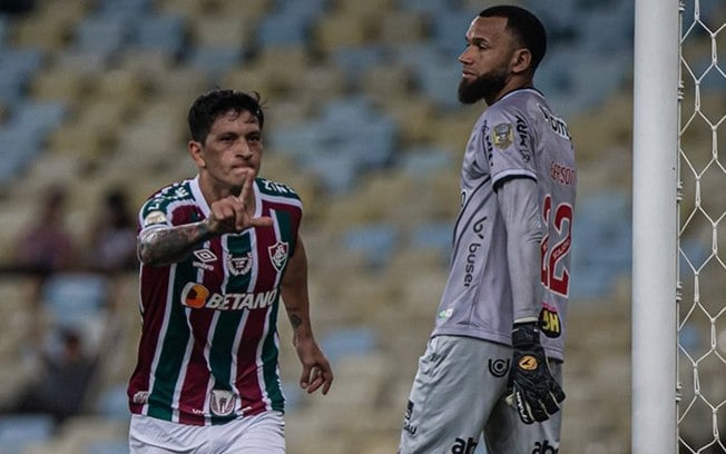 Após vitória do Fluminense, Diniz elogia desempenho de Cano dentro da equipe: 'Cara diferente'