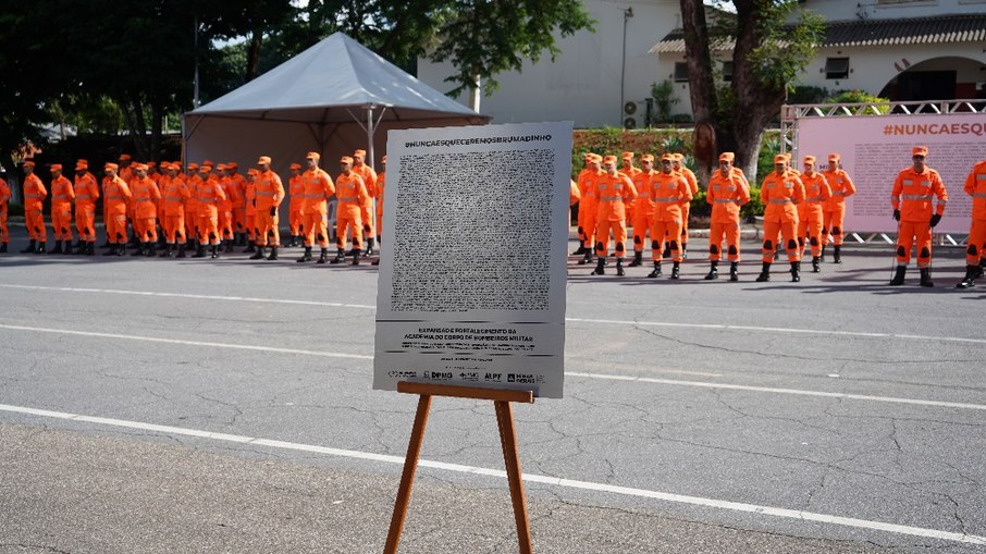 Placa em homenagem às vítimas da tragédia em Brumadinho é inaugurada na Academia de Bombeiros Militar de Minas Gerais