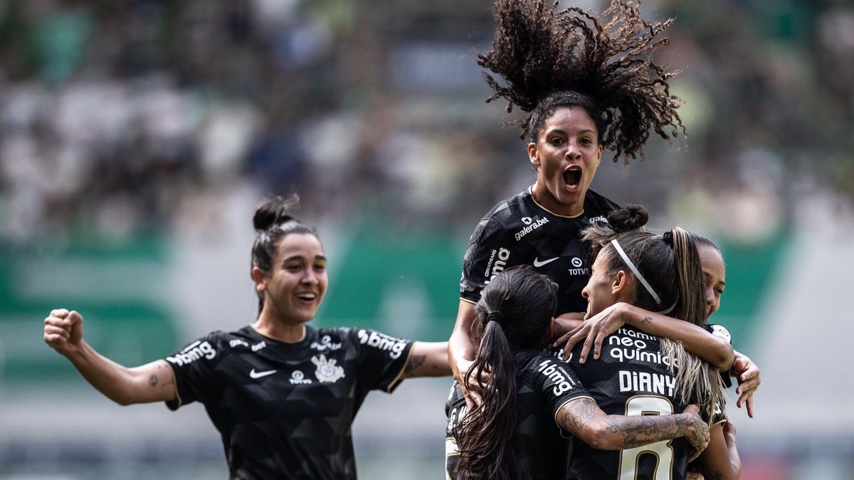 Corinthians goleia Palmeiras e está na final do Brasileirão feminino