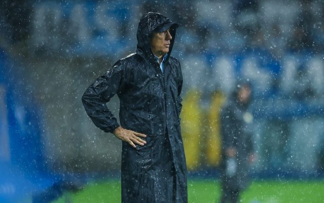 Após derrota, Renato Gaúcho ameaça deixar o comando do Grêmio: ‘vou embora’