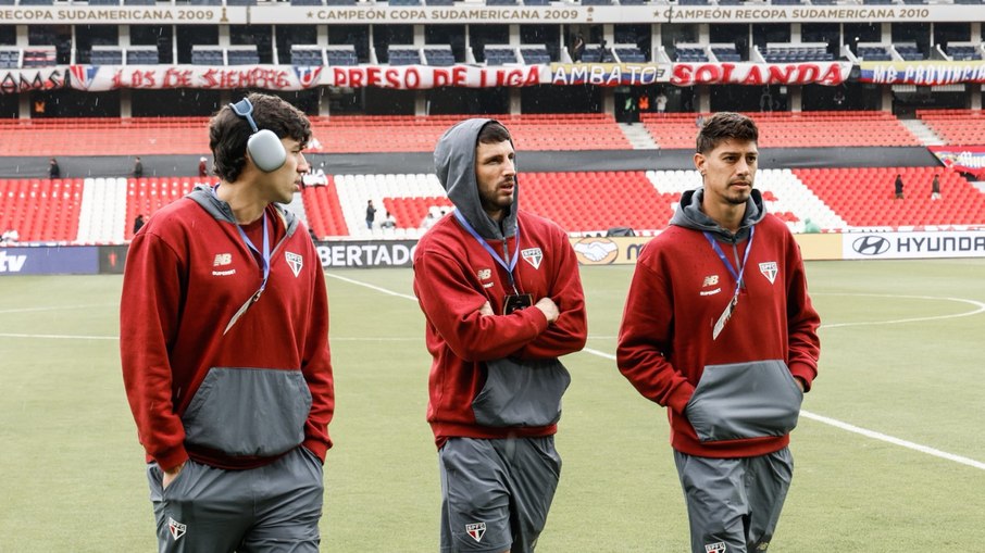 Jogadores do São Paulo no Estádio Casa Blanca, do LDU, horas antes do confronto em Quito Jogadores do São Paulo no Estádio Casa Blanca, do LDU, horas antes do confronto em Quito