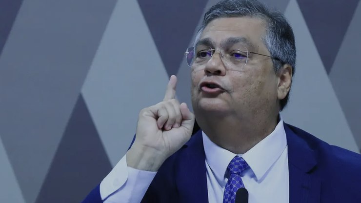 Dino manda PF investigar R$ 694 milhões em "emendas Pix"