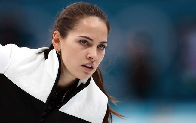 Anastasia Bryzgalova é conhecida como Angelina Jolie russa. Ela levou bronze em Pyeongchang 