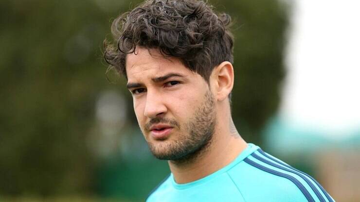 Pato sugere boicote de jogadores no Corinthians e explica pênalti perdido contra o Grêmio