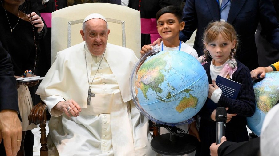 Papa Francisco, em encontro com crianças no Vaticano Papa Francisco, em encontro com crianças no Vaticano