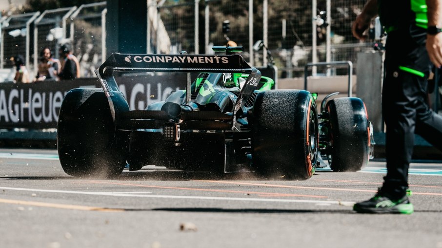 Nico Hulkenberg bate em Baku