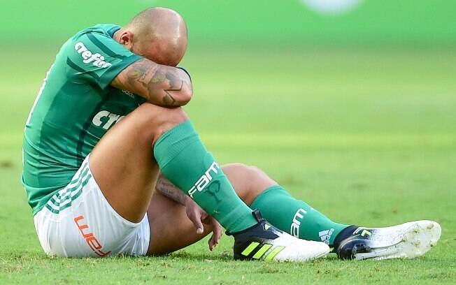 Felipe Melo está afastado do Palmeiras e diz estar se sentindo abandonado pelo clube Felipe Melo está afastado do Palmeiras e diz estar se sentindo abandonado pelo clube