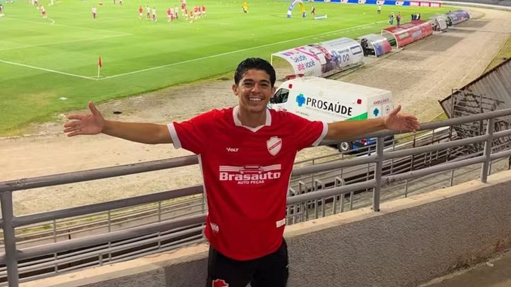 Influenciador goiano preso nos EUA será transferido, diz prima