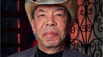 Cantor tem transplante de rim adiado após cirurgia urgente no coração