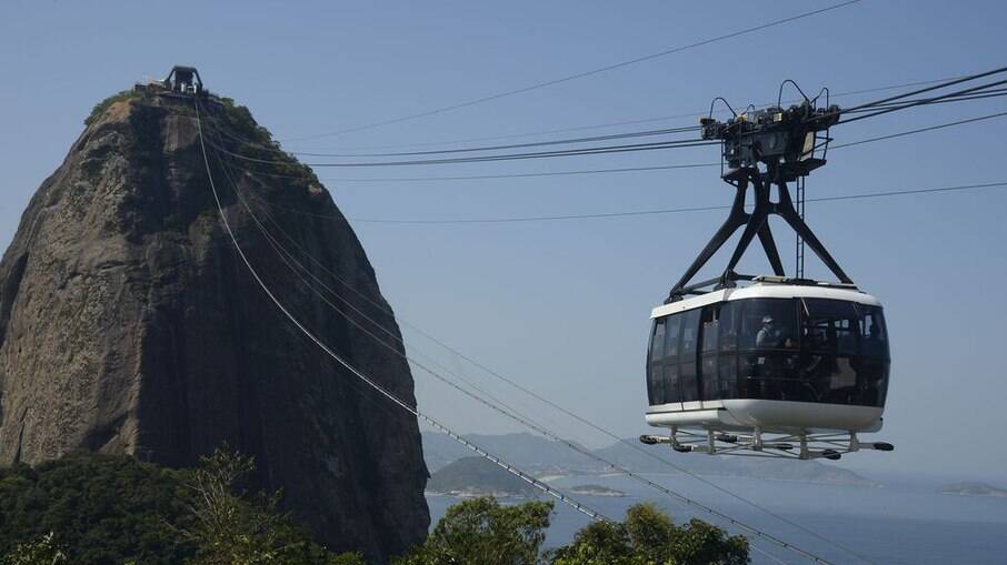 Um dos cartões postais da cidade do Rio de Janeiro é composto pela Enseada de Botafogo com o Pão de Açúcar e a Baía de Guanabara