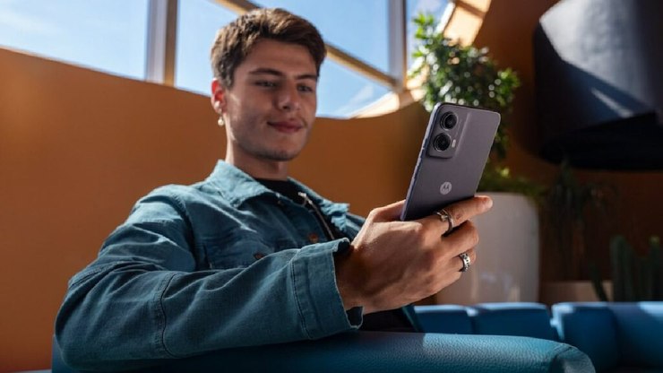 Moto G35 5G tem 43% de desconto na promoção 8.8 da Amazon
