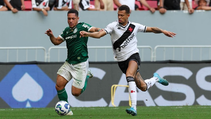 Vitor Roque desencanta, e Palmeiras vence Vasco pelo Brasileirão