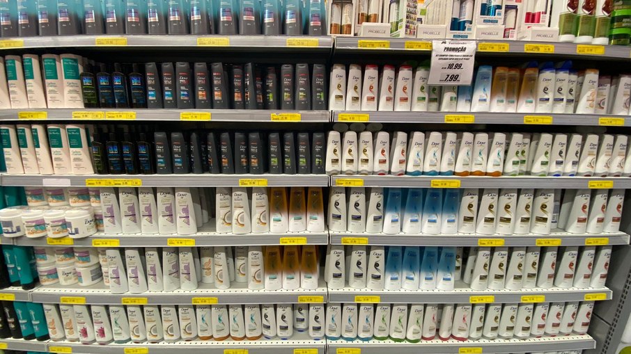 Prateleira de shampoos tem muito mais opções para o público feminino